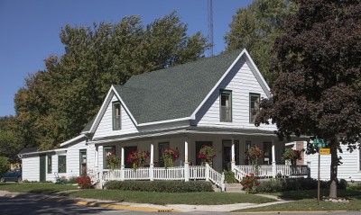 Florally festooned cottage in Middlebury, Indiana.