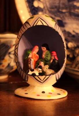 The tiny figures in this nativity scene from Peru are inside an eggshell. I found it on clearance at Ten Thousand Villages.