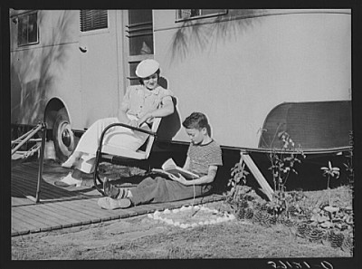 Mother listens to son read in Sarasota, Florida, 1941. Courtesy Library of Congress.