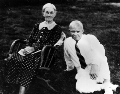 Lieutenant Colonel Dwight Eisenhower visits his mother in Abilene in 1938.