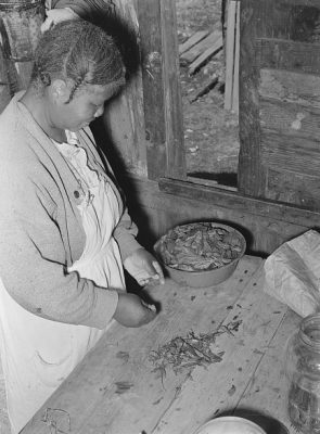 A sharecroppers wife makes poke sallet near Marshall, Texas, in March 1939.